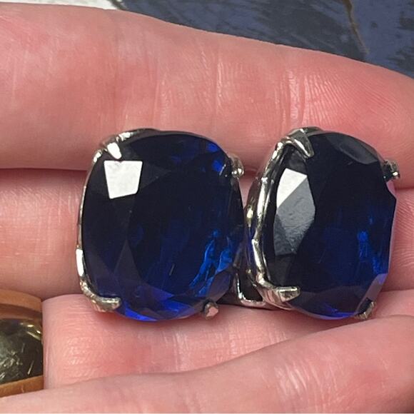 Vintage 1980s Large Oversized Runway Faceted Sparkling Sapphire Blue Earrings D3 - Picture 3 of 8